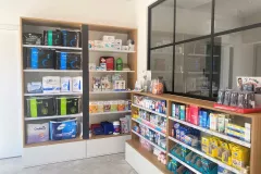 agencement-de-pharmacie-couleur-mobilier-grand